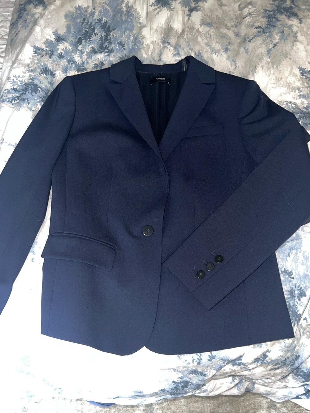 Theory Women's Staple Blazer in Good Wool with matching Trousers. Navy, size 8